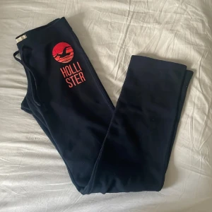 Lågmidjade mjukisbyxor från Hollister - Lågmidjade mjukisbyxor från hollister storlek xs.