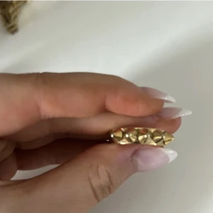 Edblad peak ring  - Nit ring guld från Edblad i storlek 16.8💘