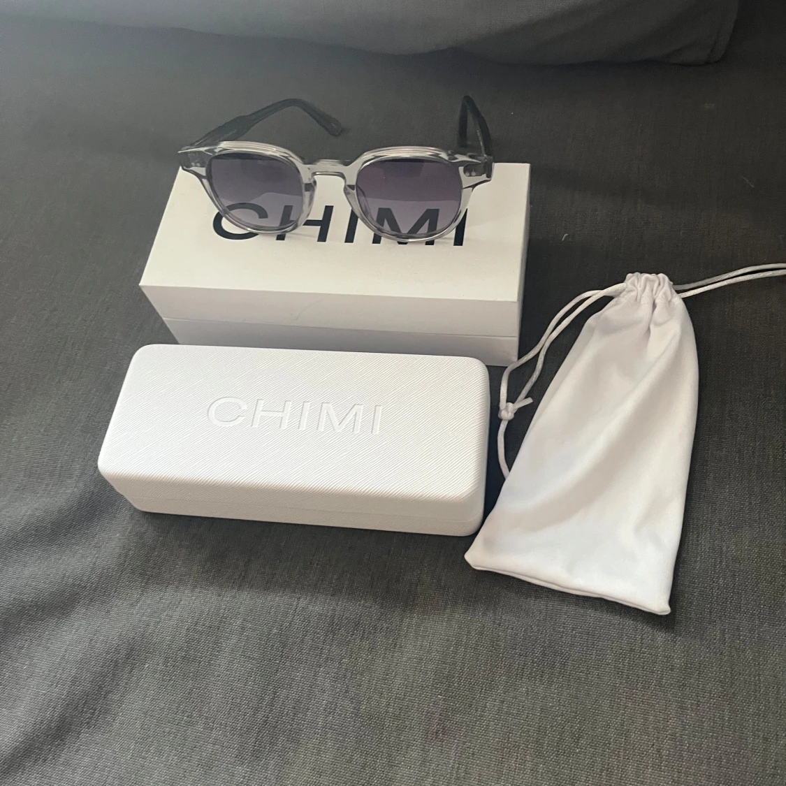 Svarta solglasögon från CHIMI - 2