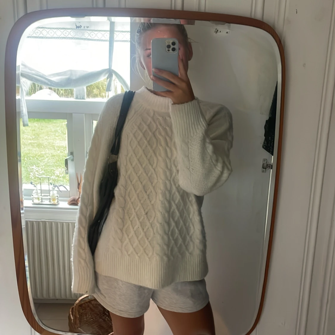 Brun axelväska i skinn med dragkedja - 1