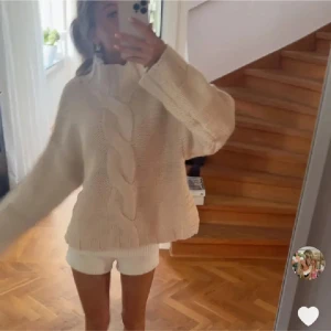 Stickad tröja zara - As najs stickad tröja från Zara som e helt slutsåld i S💖💖💖 prislapp kvar 
