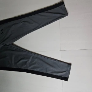 Under Armour tracksuits  - Storlek L 