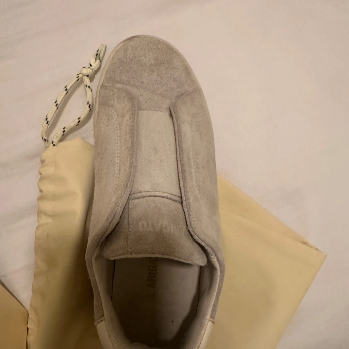 Beige sneakers från Axel Arigato - 2