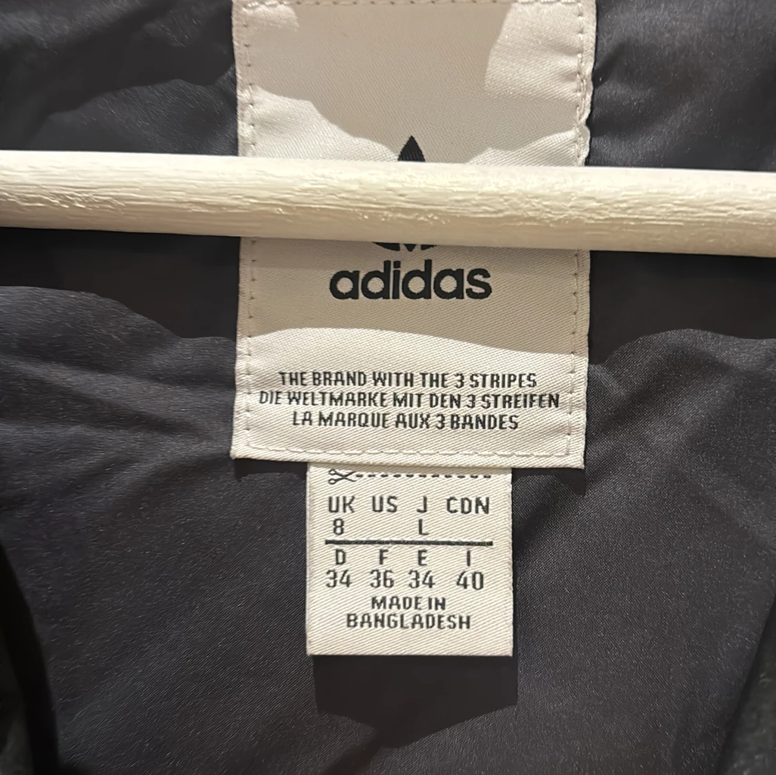 Svart dunjacka från Adidas - 2