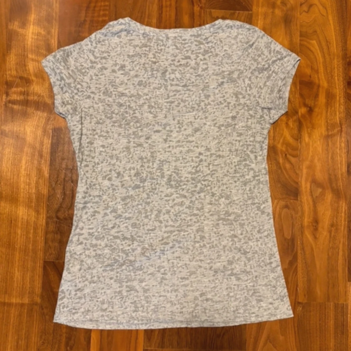 Grå t-shirt med New York-tryck - 1