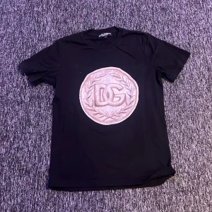 Svart t shirt  - svart t shirt dolce gabbana r@p