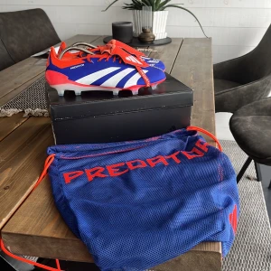 Adidas predator elite - Riktigt feta. Använda max 10 gånger och inga defekter, lite smutsiga. Påse och låda följer med vid köp