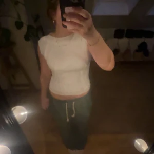 Vit ärmlös topp från Nelly - Helt ny aldrig använd köpte fel storlek
