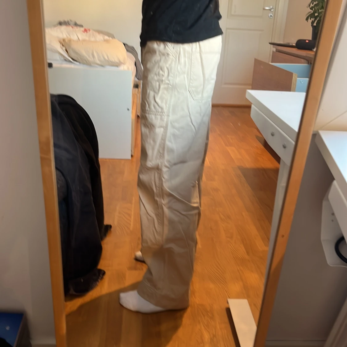 Beige byxor från Weekday - 1