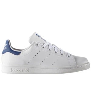 Adidas stan Smith - Säljer mina stan Smith skor, ganska använda men fortfarande bra skick! Skriv privat för fler bilder, storlek 39 1/3💗