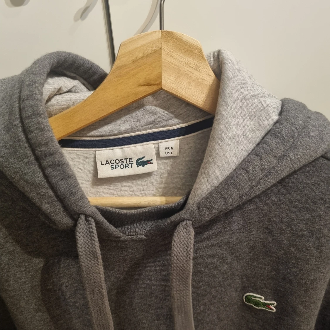 Grå hoodie från Lacoste - 1