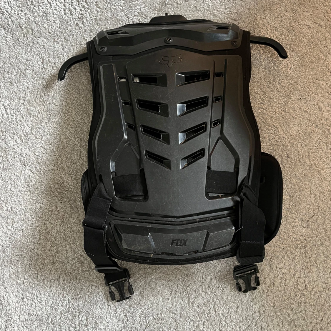 Svart skyddsväst från Fox - 1