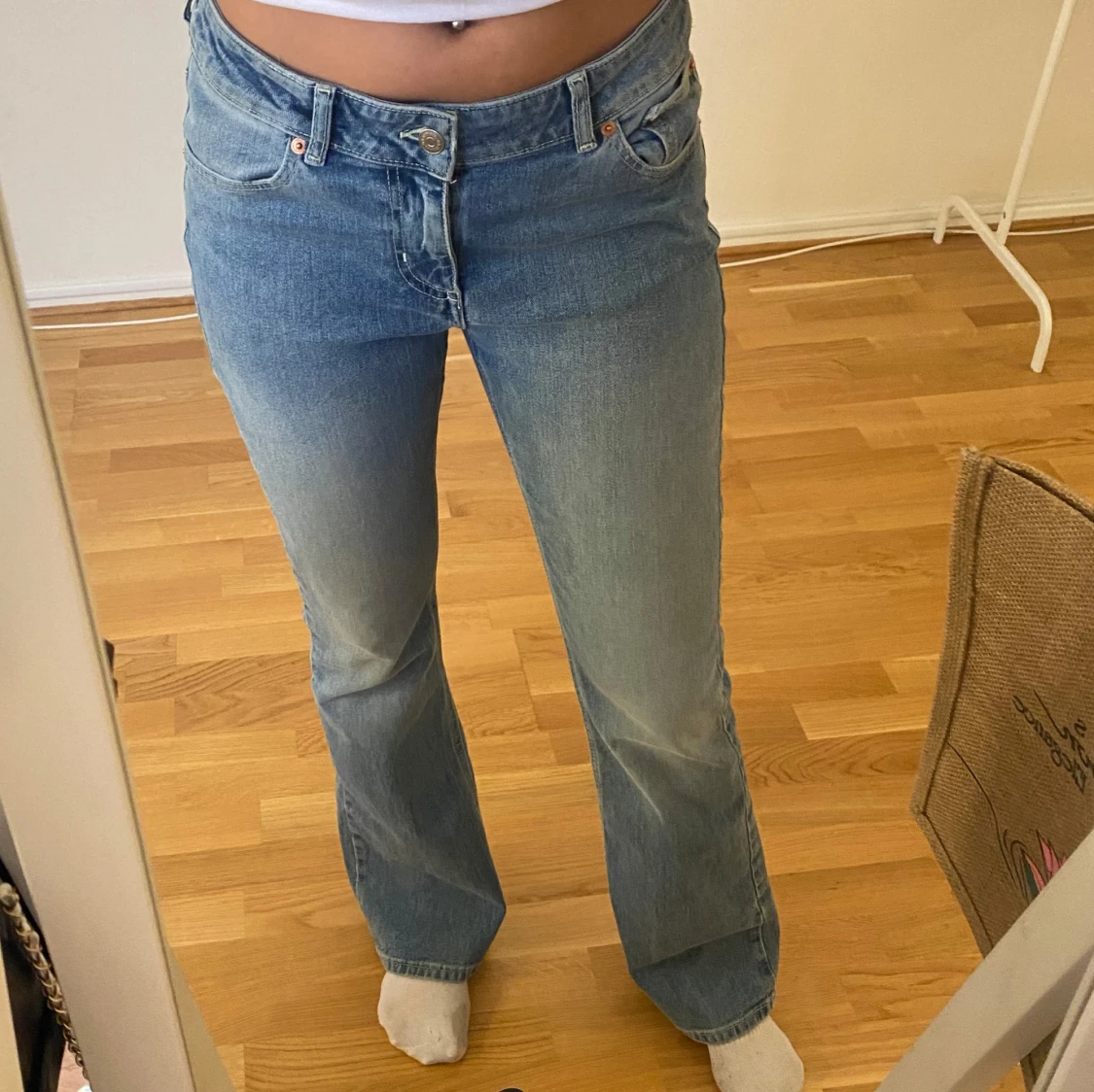 Blå bootcut jeans från junkyard - 2