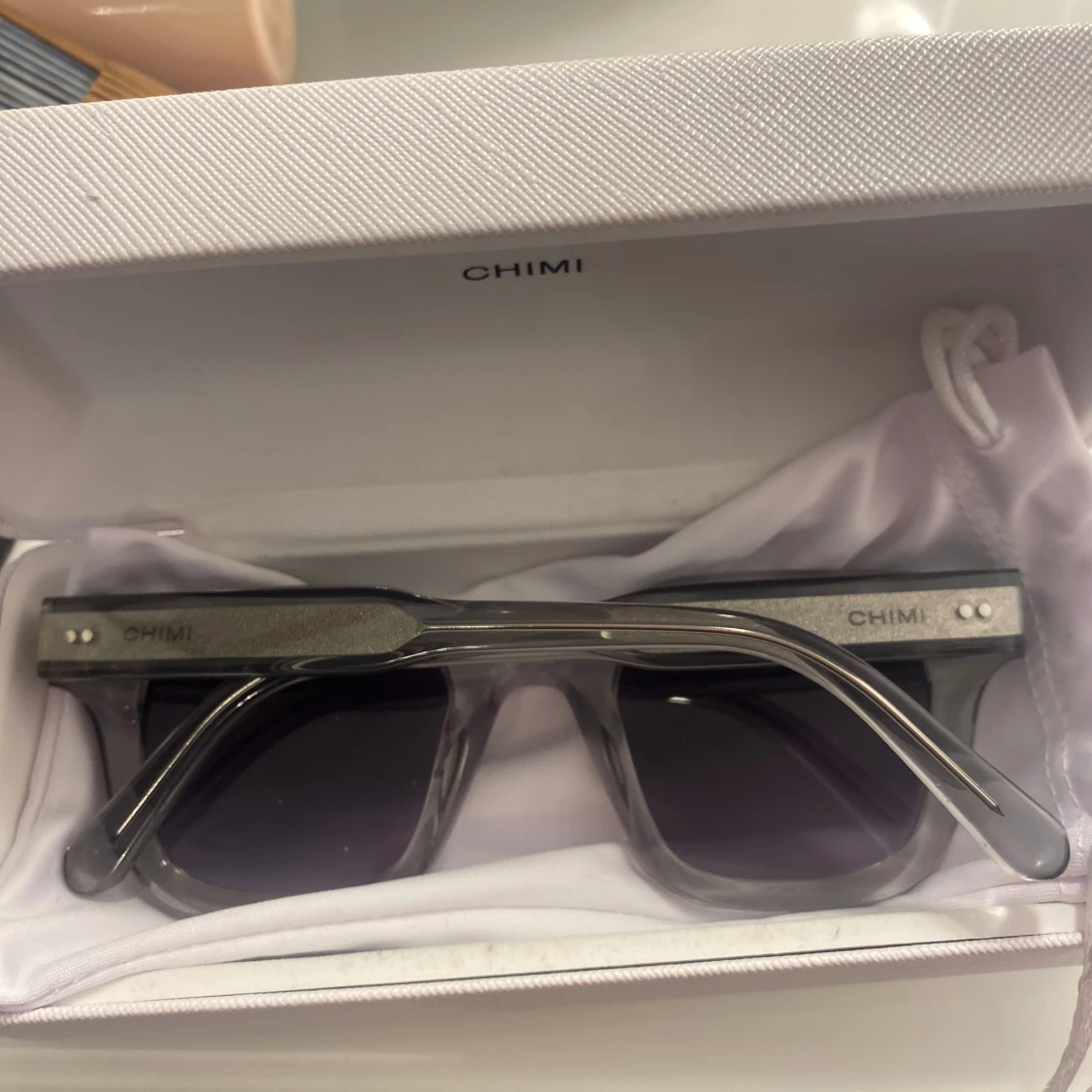 Grå solglasögon från Chimi 04 - 1