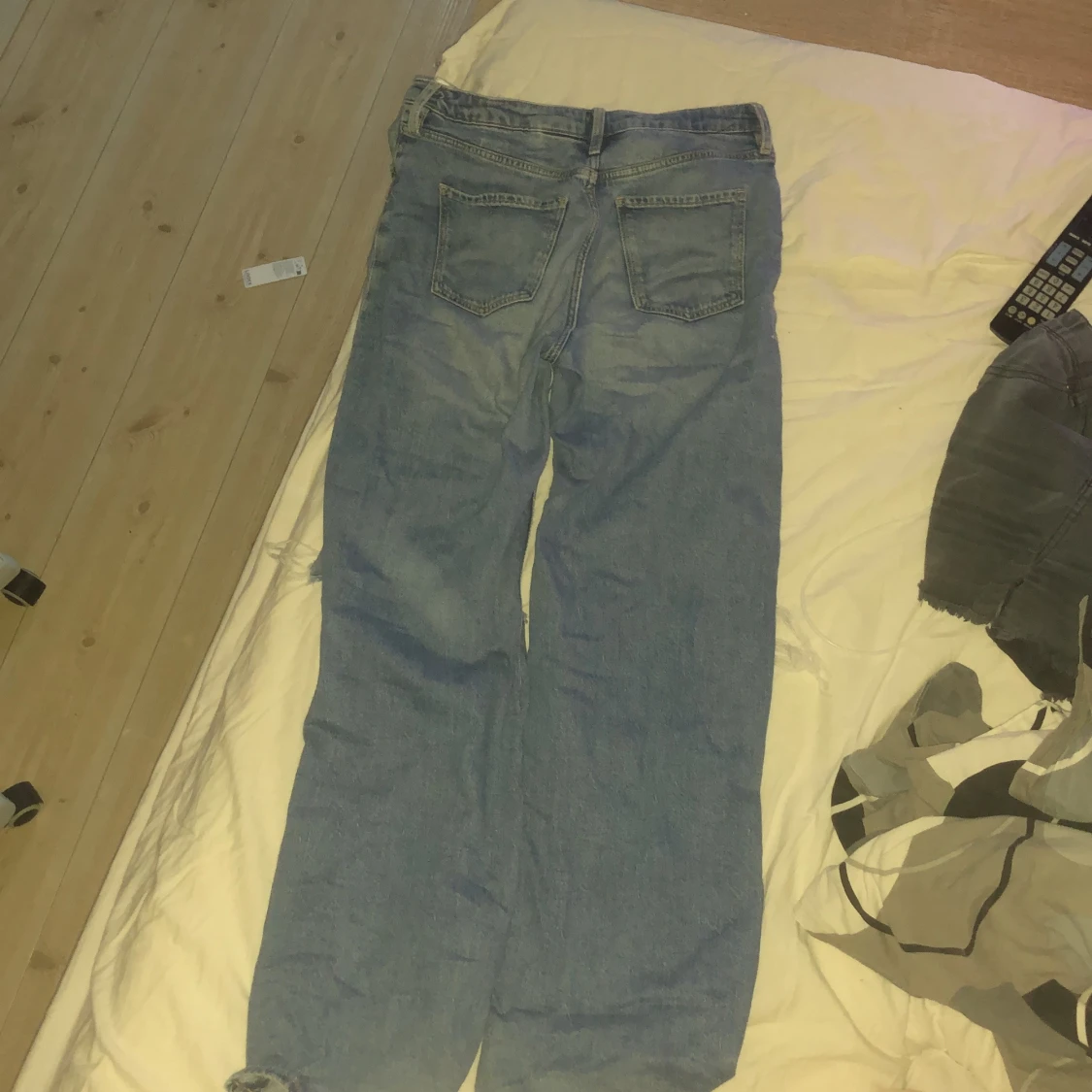 Blå jeans från H&M - 1