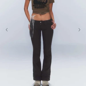 Svarta bootcut jeans - Säljer de helt slutsålda jeansen från weekday. Skriv för fler bilder eller info.💓💓