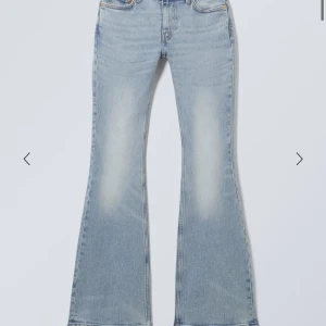 Weekday jeans - As snygga ljusblå weekday jeans i modellen ”Flame”. Älskar dom men dom har blivit för korta för mig🥰