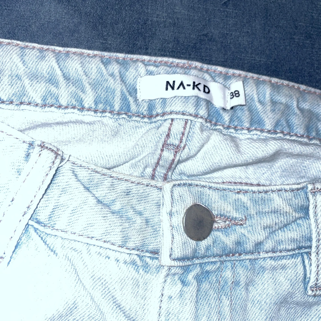 Ljusblå jeans från NA-KD - 4