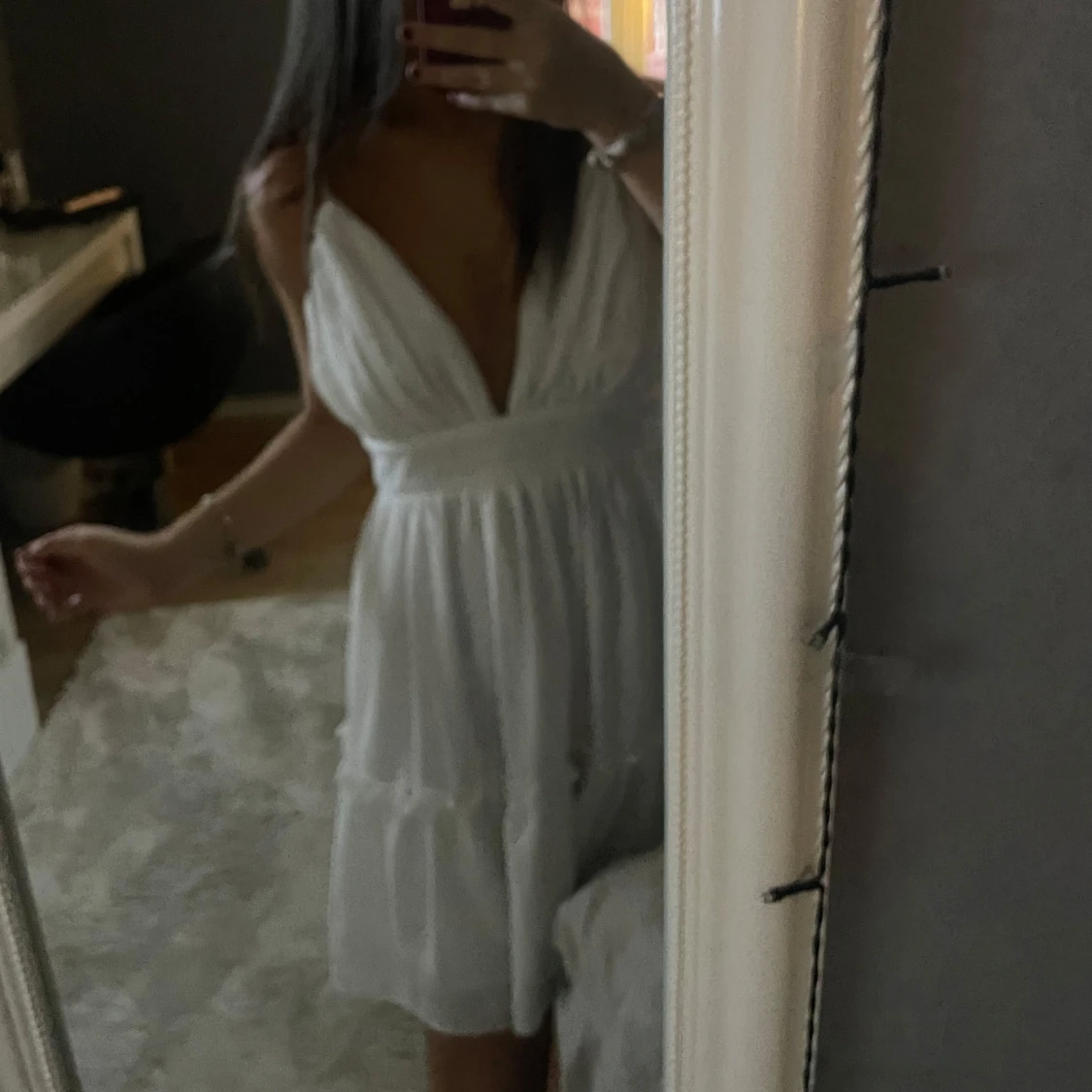 Vit kortklänning med volangdetaljer - 2