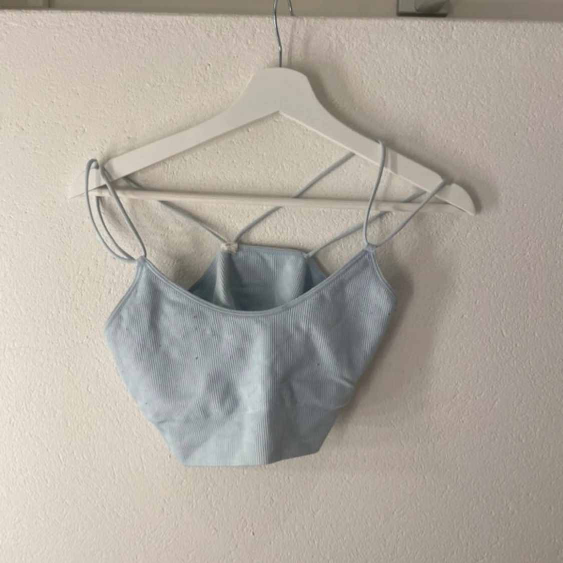 Ljusblå ribbad linnetopp