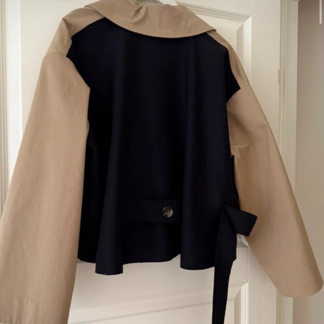 Beige och svart trenchcoat från ZARA - 1