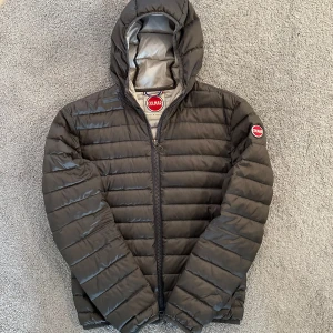 Colmar Jacka - Colmar dunjacka i fint skick | Storlek 50 vilket motsvarar M | Hör av dig vid frågor eller funderingar!