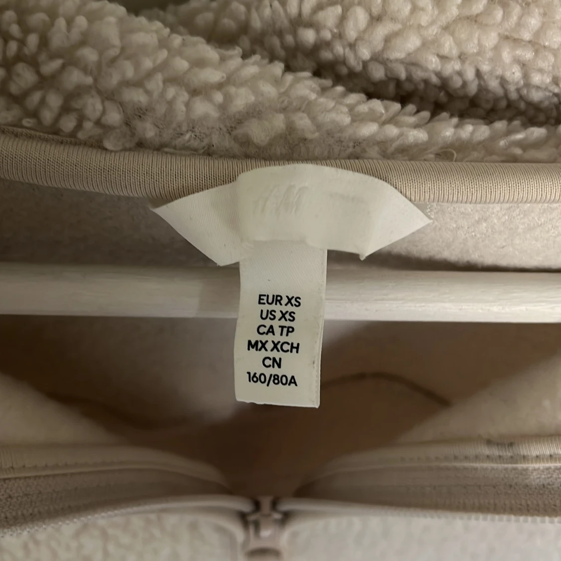 Beige teddyjacka från H&M - 1