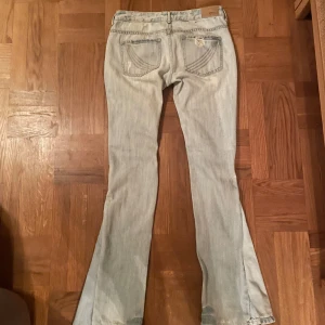 Lågmidajde jeans🥰 - För små för mig så kan inte fixa bilder på