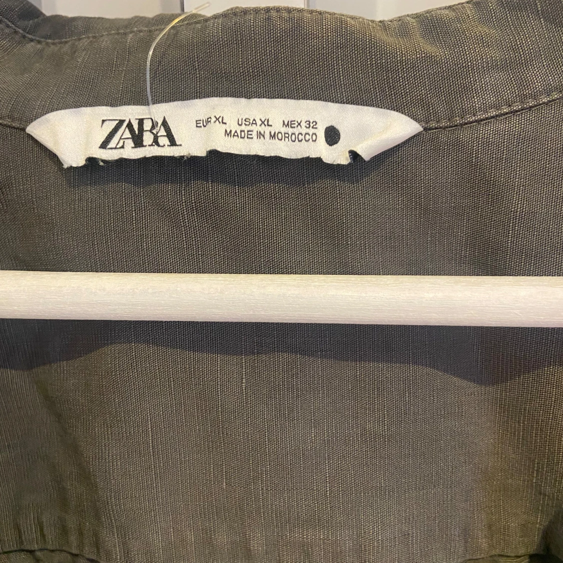 Olivgrön skjorta från Zara - 2
