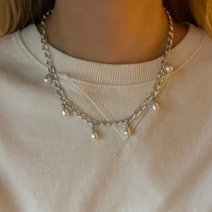 Silver halsband med pärlor  - Har gjort själv, vet ej om de roestar