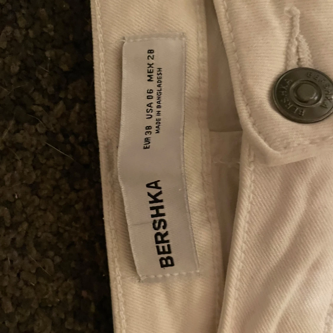 Vita jeans från Bershka - 2