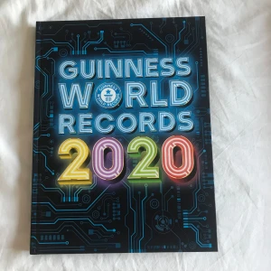 Guinness World Records 2020 - Upptäck de mest otroliga rekorden från 2020 i denna färgglada och spännande bok. Perfekt för den som älskar att läsa om fantastiska prestationer och unika händelser världen över. Boken är fylld med fascinerande fakta och bilder som inspirerar och underhåller.