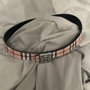 Burrberry bälte - Stil rent bälte🤩