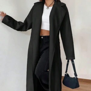 Svart kappa - Jätte varm då det ull material