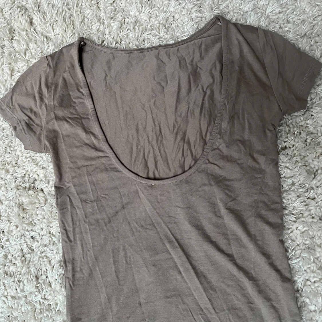 Beige backless T-shirt från 157 - 2