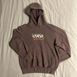 Brun hoodie Jack & Jones - Brun hoodie från Jack & Jones i storlek M. Lösare passform. Bra skick. Bara att skriva vid funderingar!