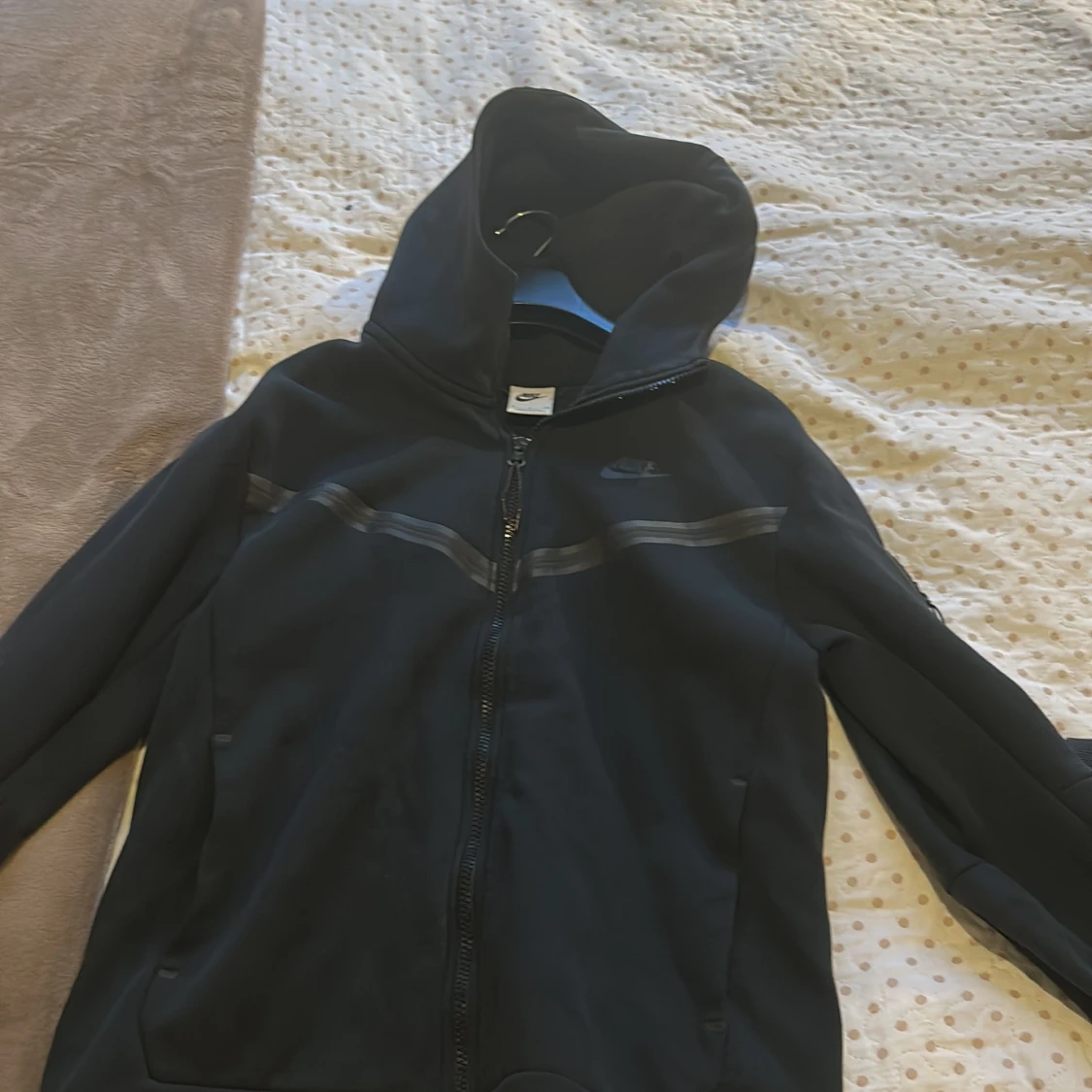 Svart Nike tech hoodie