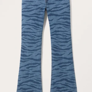 Zebra jeans - Snygga blå jeans från Mommo med zebra mönster i jättebra skick skriv för egna bilder