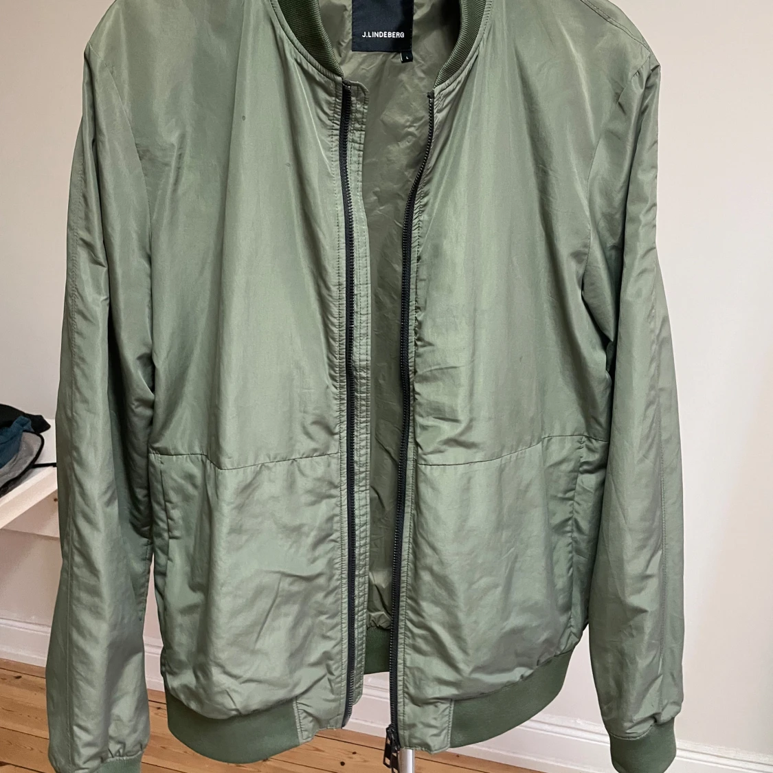 Grön vår/bomberjacka från J.Lindeberg - 1