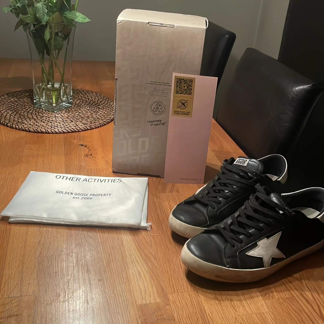 Svarta sneakers från Golden Goose