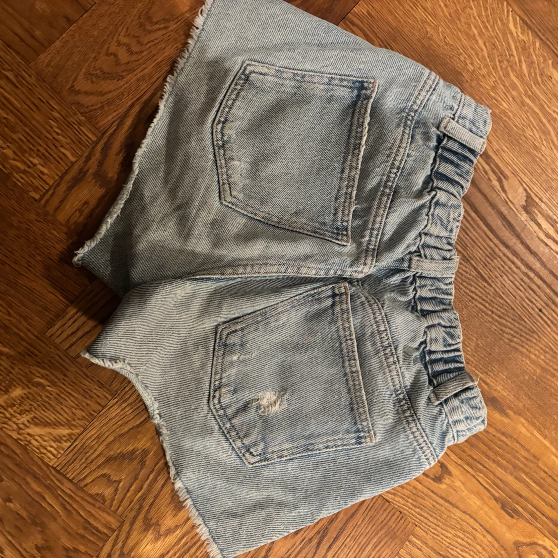 Blå jeansshorts med fransar - 1