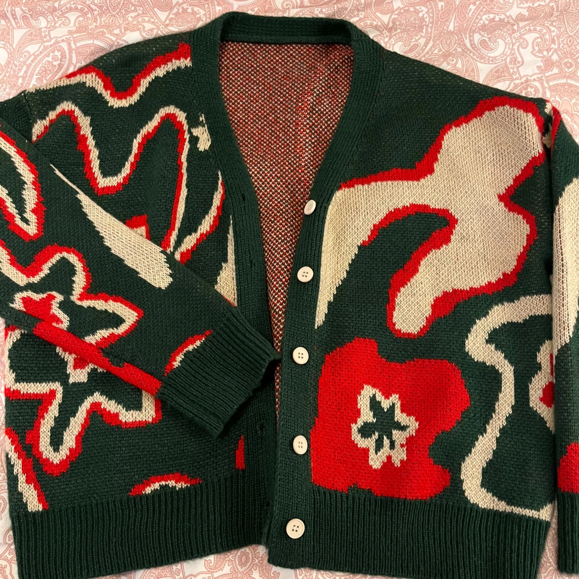 Mönstrad kofta i grönt och rött - 1