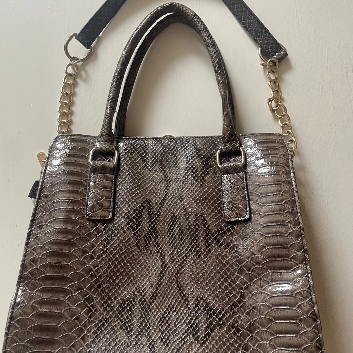  Michael Kors ormskinnsmönstrad handväska - 2