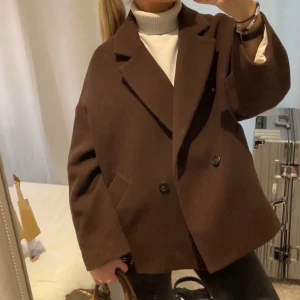 Brun kappa - Super snygg efterkrtad kappa 🤎🤎 perfekt till våren!!!