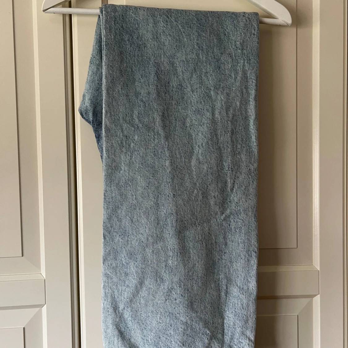 Ljusblå jeansbyxor från Monki - 2