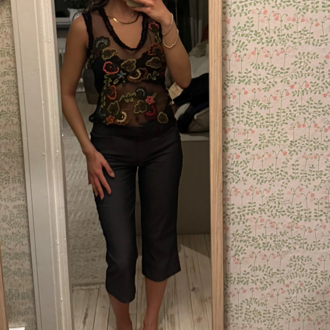 Blommig ärmlös topp