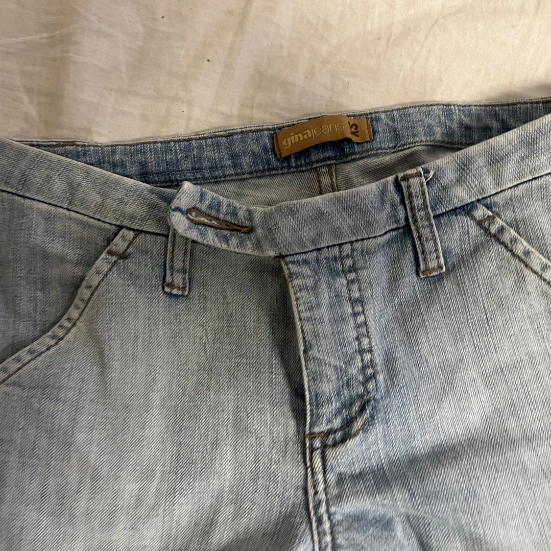 Ljusblå jeans från Gina Jeans - 3