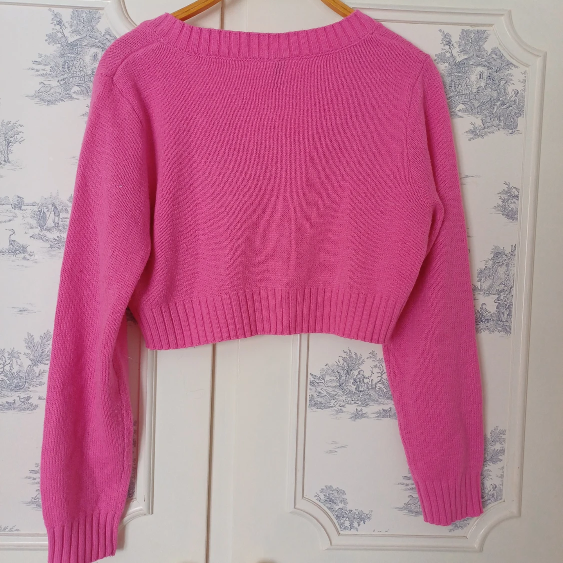 Rosa croppad tröja från Divided - 1