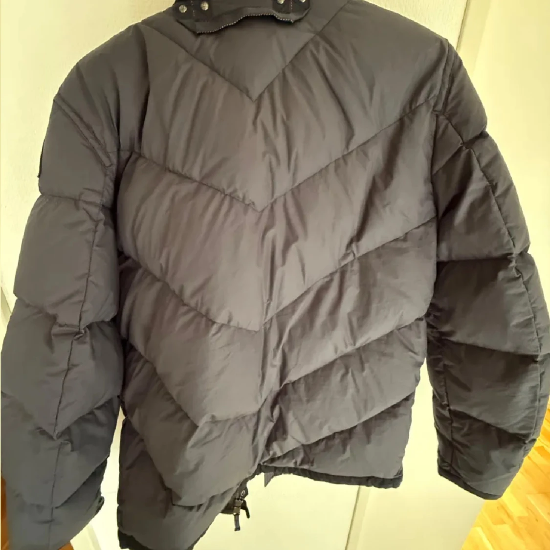 Grå pufferjacka från Parajumpers - 1