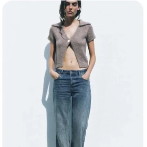 Beige stickad cardigan - Säljer denna stickade koftan från Zara pga att den inte kommit till användning! Nypris är 329